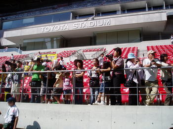 豊田　スタジアム　ピッチから観客席