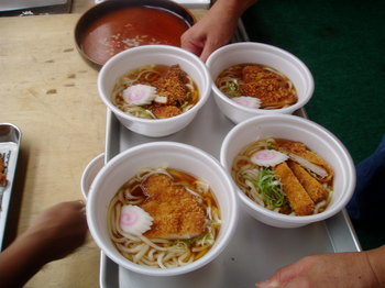 豊田市大蔵町　秋祭り　懇親会料理　カツうどん